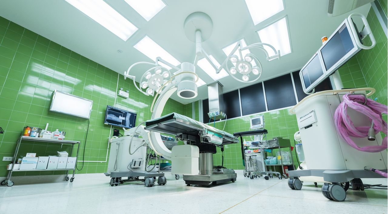 Quirófano equipado — plataforma hospitalaria