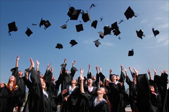 Graduación universitaria — gestión académica integral