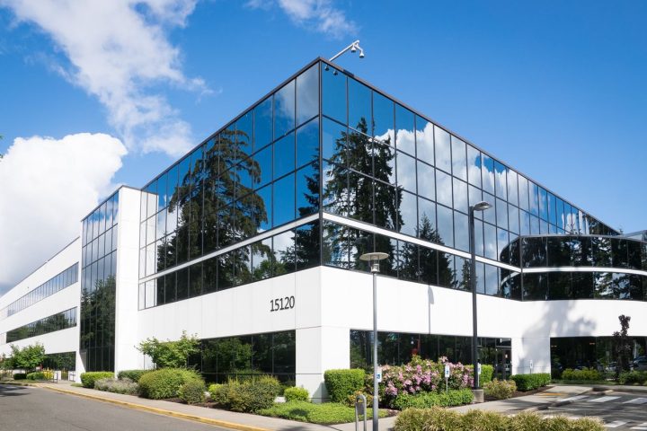 Edificio corporativo — plataforma empresarial